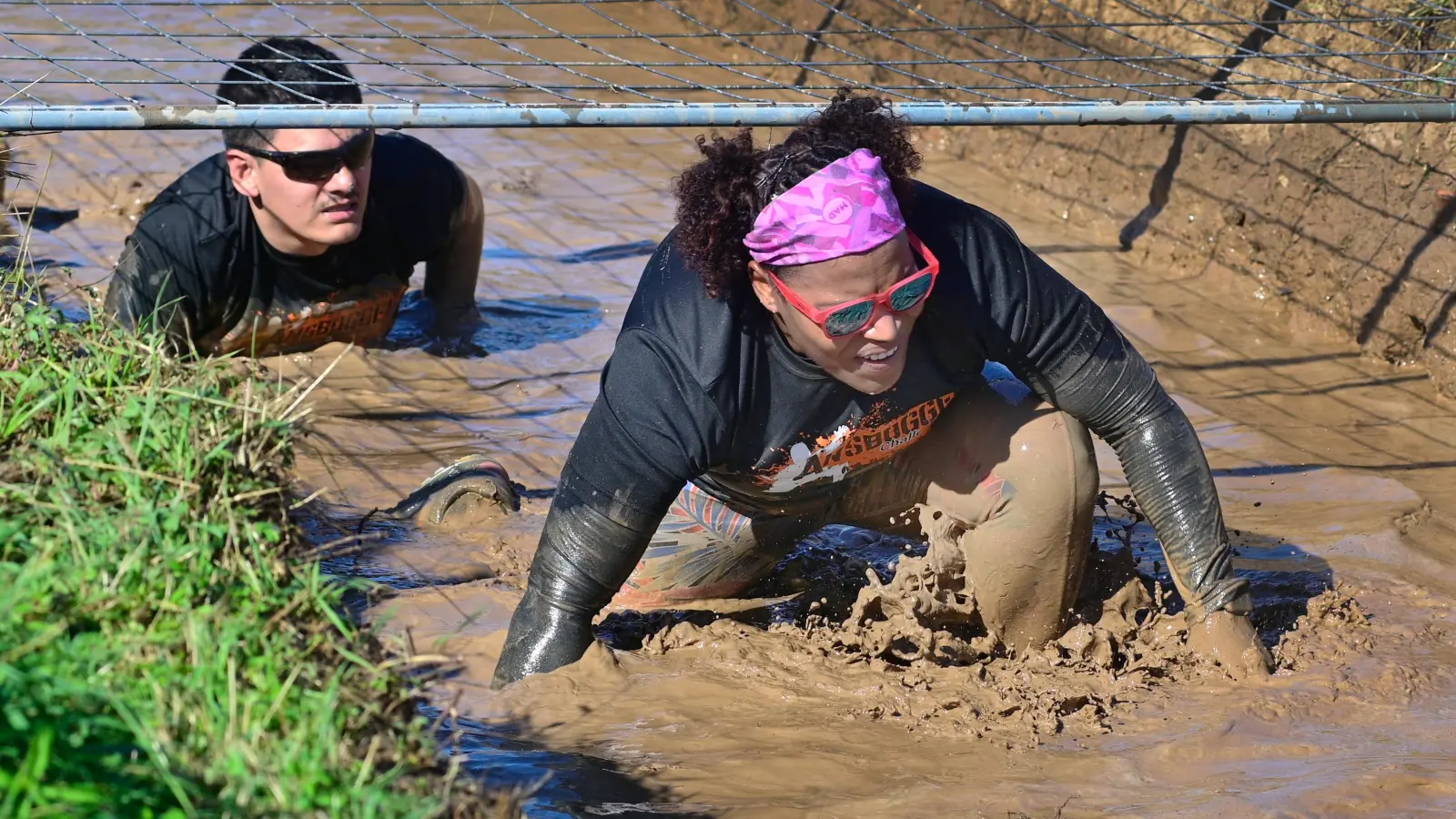 Durch Wasserlöcher und andere Hindernisse hindurch mussten sich die Teilnehmer des „Ansbogger Challenge Fun Run” kämpfen. (Foto: Jim Albright)