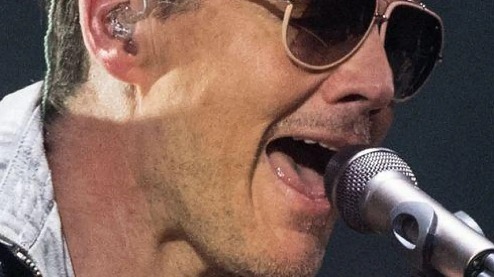 Da konnte er noch auf der Bühne singen: Harket bei einem Konzert in Stuttgart 2018. (Archivbild) (Foto: Marijan Murat/dpa)