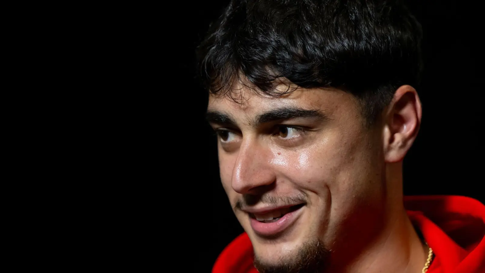 Aleksandar Pavlovic äußert sich in Charlotte zu Fußball-Kumpel Nick Woltemade. (Foto: Sven Hoppe/dpa)