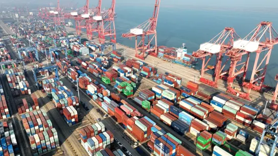 Das Containerterminal im Hafen von Lianyungang in der ostchinesischen Provinz Jiangsu. (Foto: Wang Chun/XinHua/dpa)