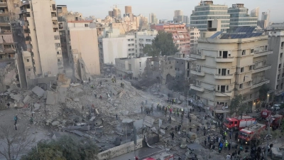 Ein israelischer Luftangriff hat in der libanesischen Hauptstadt ein mehrstöckiges Gebäude dem Erdboden gleichgemacht.  (Foto: Hussein Malla/AP/dpa)