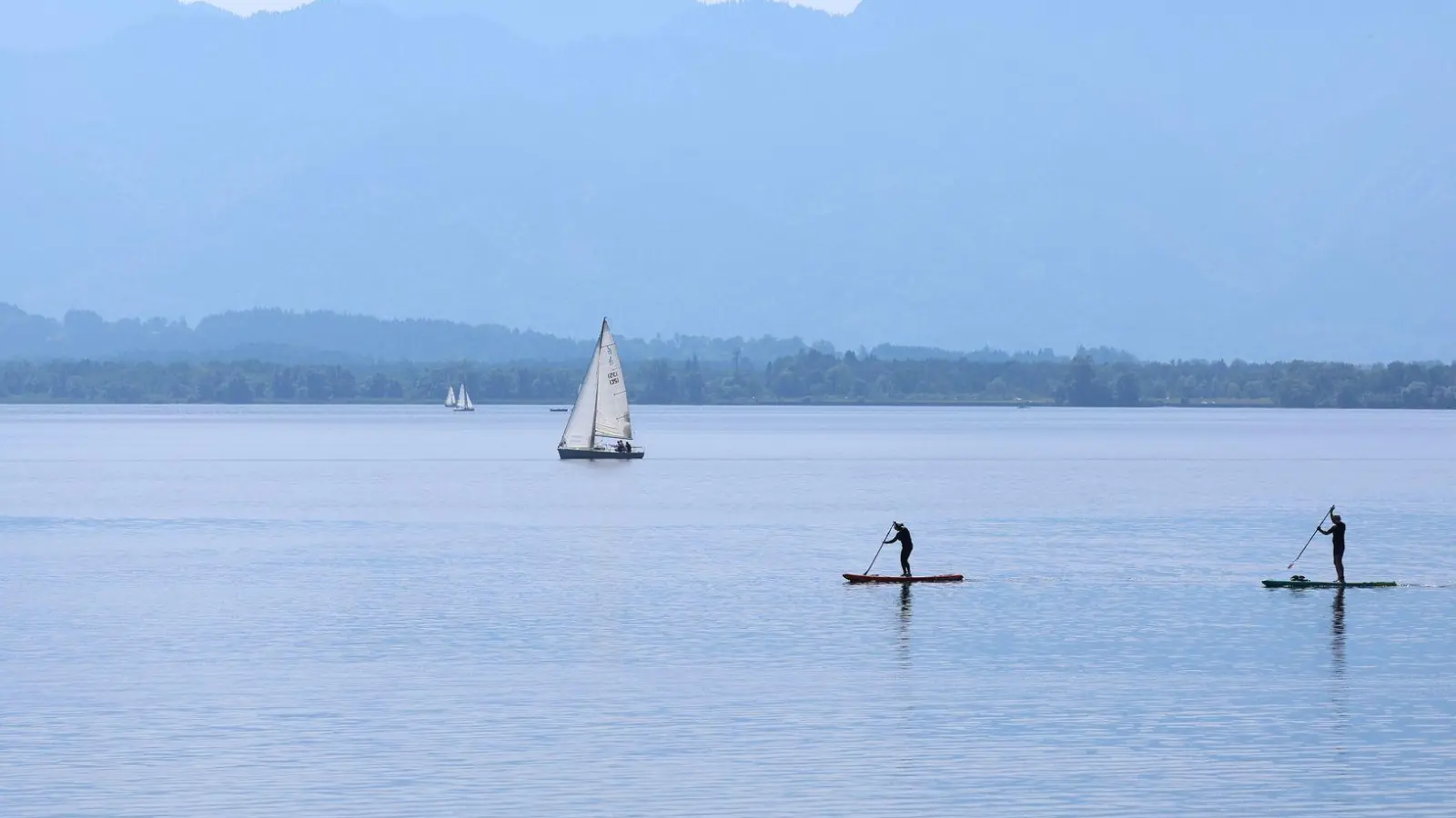 Ein Segler findet ein herrenloses Motorboot auf dem Chiemsee. (Symbolbild) (Foto: Karl-Josef Hildenbrand/dpa)