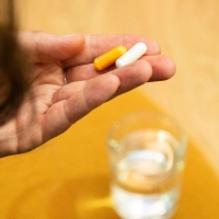 Wirksamkeit muss nicht geprüft werden: Nahrungsergänzungsmittel sehen oft aus wie Medikamente, gelten rechtlich aber als Lebensmittel. (Foto: Nico Tapia/dpa-tmn)