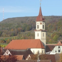 Die Weihe der evangelisch-lutherischen Pfarrkirche St. Laurentius ist Anlass für die Kirchweih in Röckingen.  (Foto: Walter Oberhäußer)