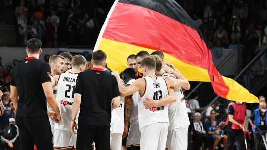Nach dem Sieg über Slowenien gehen die deutschen Basketballer mit Rückenwind in die EM. (Foto: Angelika Warmuth/dpa)