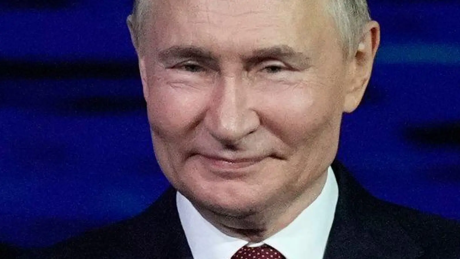 Putin bekam Applaus für seine Aussage, dass Russen und Ukrainer ein Volk seien.  (Foto: Dmitri Lovetsky/AP/dpa)