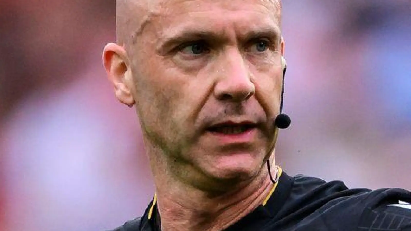Pikante Ansetzung: Schiedsrichter Anthony Taylor pfeift das Viertelfinalspiel des FC Bayern gegen Paris Saint-Germain. (Foto: Tom Weller/dpa)