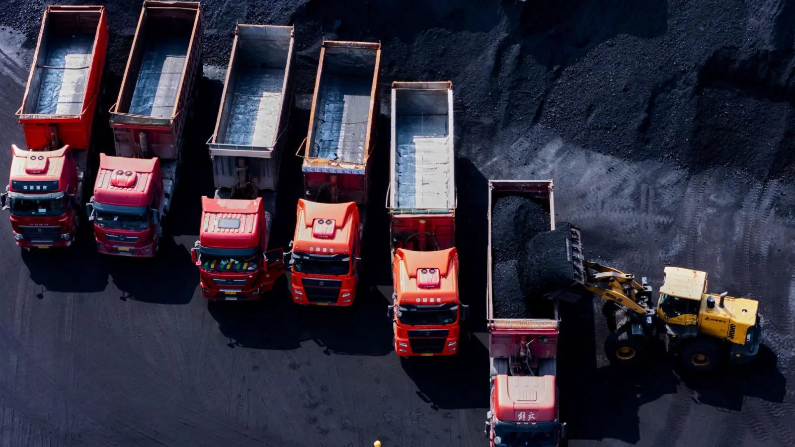 China sieht Kohle als Rückhalt bei Stromengpässen aus erneuerbaren Energien. (Symbolbild)  (Foto: Uncredited/CHINATOPIX/AP/dpa)