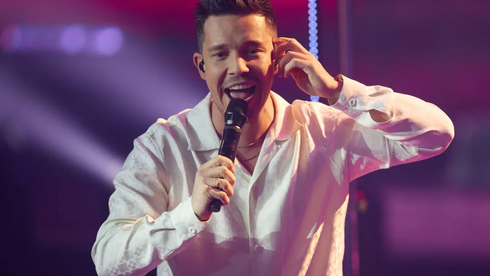 Sänger Nico Santos. (Foto: Joerg Carstensen/dpa)