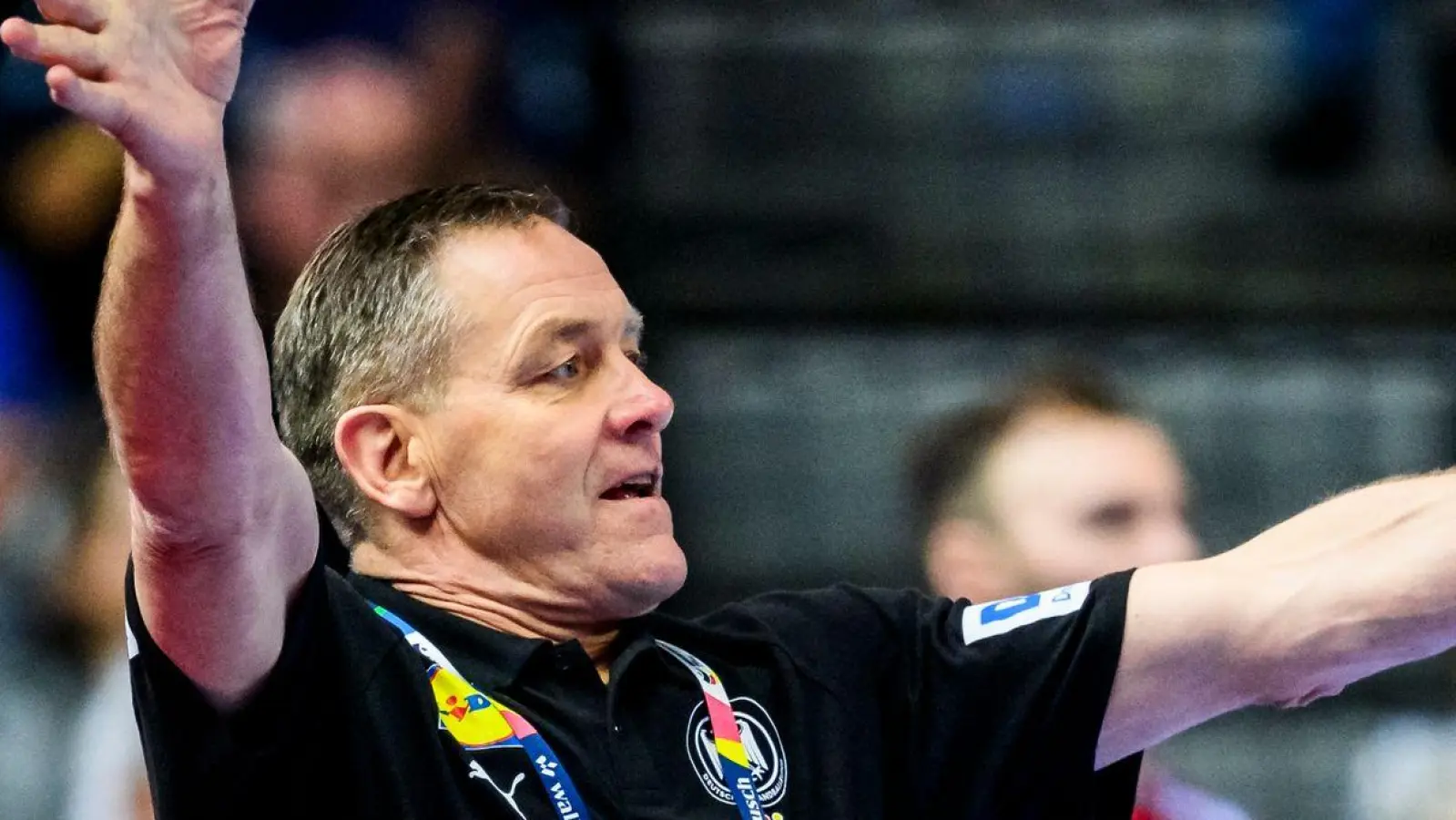 Bundestrainer Alfred Gislason will mit seinen Handballern ins EM-Halbfinale einziehen. (Foto: Tom Weller/dpa)