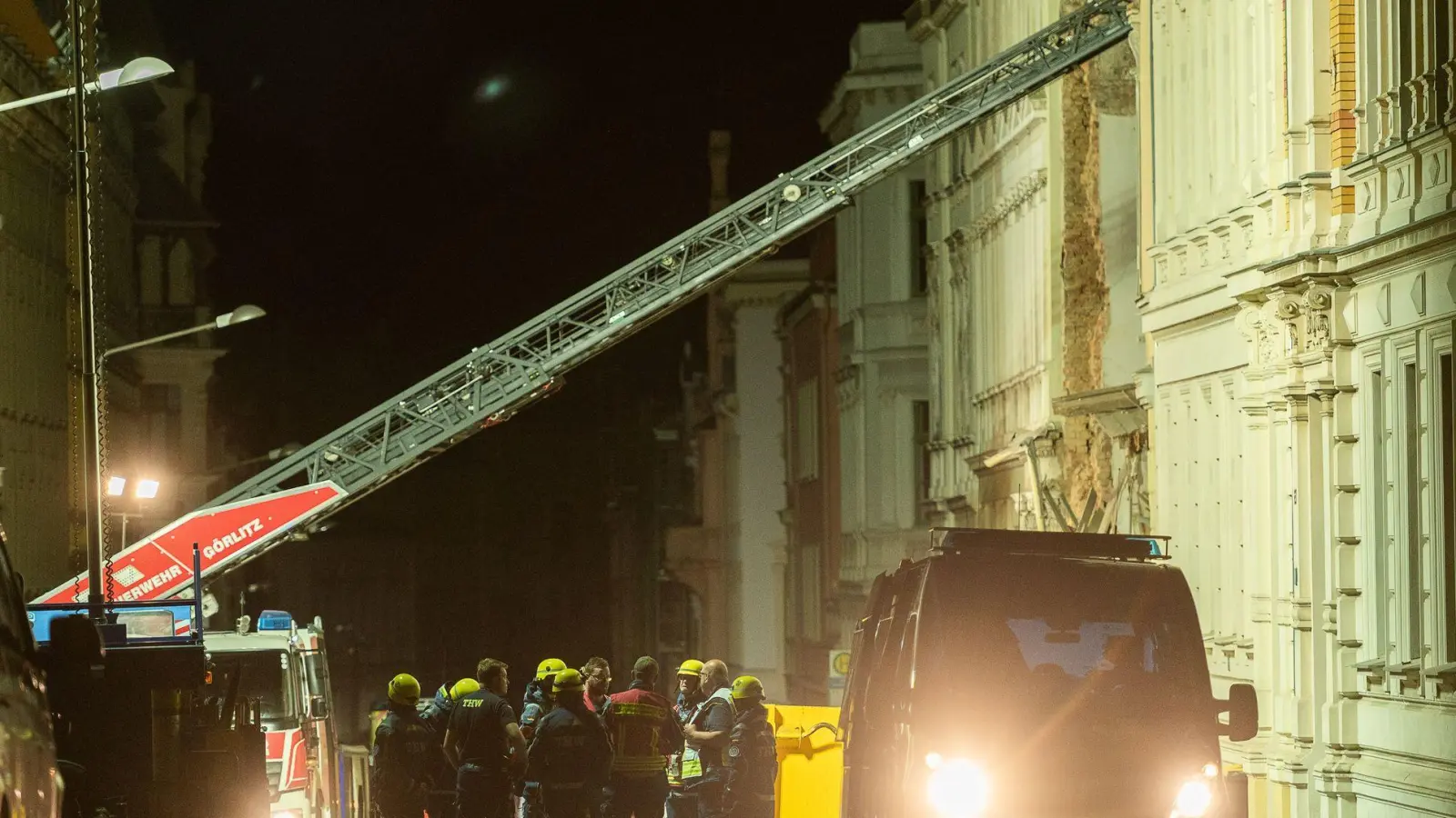 Die genaue Ursache für das Unglück ist noch immer unklar. (Foto: Paul Glaser/dpa)