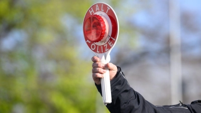 Bei der Kontrolle fanden die Beamten mehrere hochwertige Fahrräder. (Archivbild) (Foto: Julian Stratenschulte/dpa)