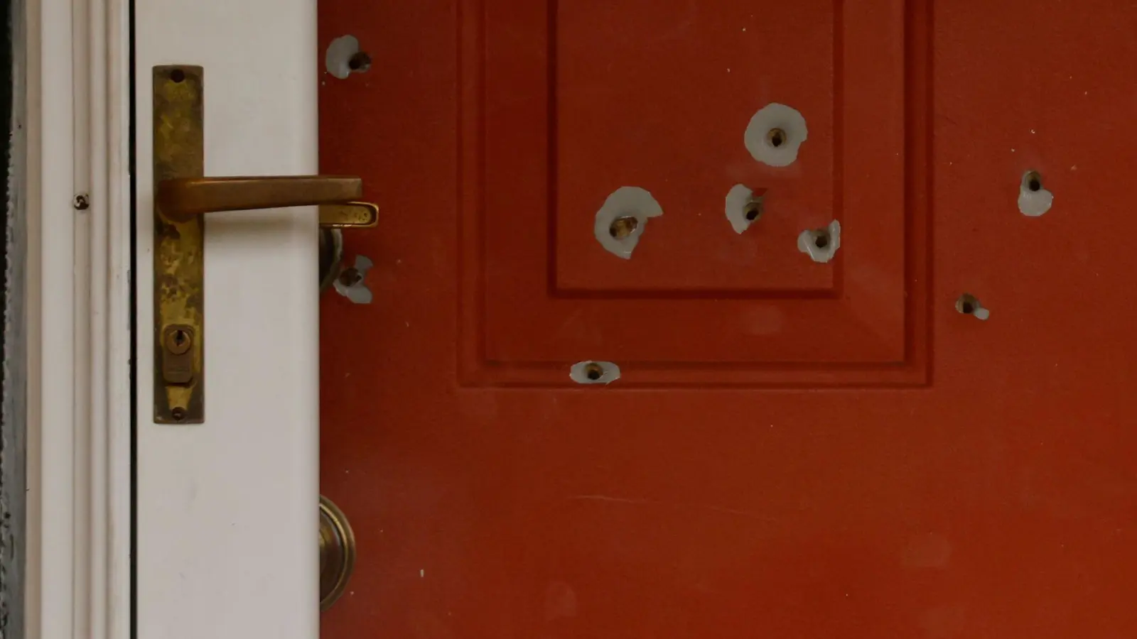 Der Tatverdächtige suchte in der Tatnacht die Häuser von mehr Politikern auf als bislang bekannt.  (Foto: Bruce Kluckhohn/FR170893 AP/dpa)