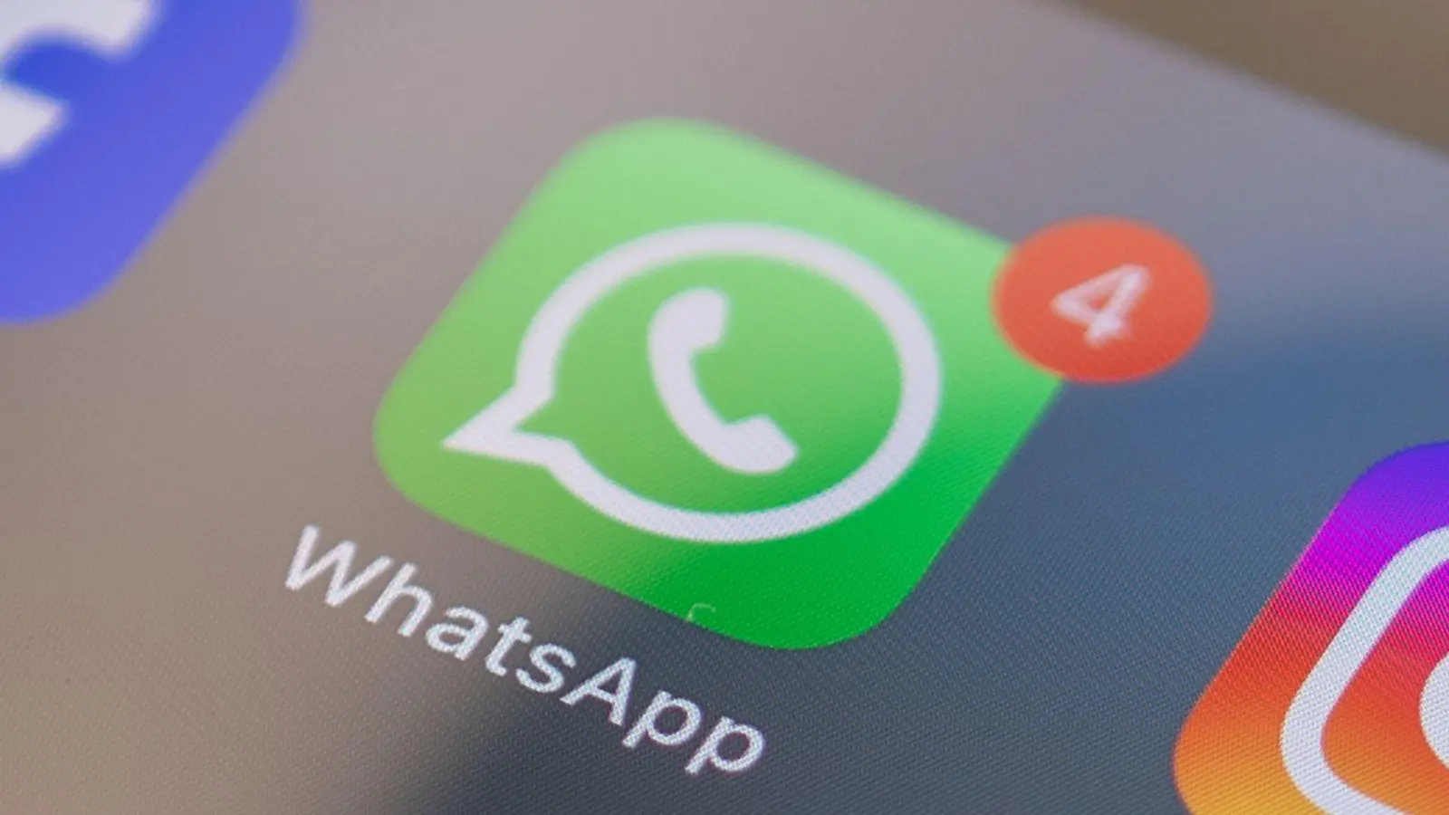 Profil‑Infos bei WhatsApp lassen sich nun mit Emojis und Text aufpeppen – die Funktion wird schrittweise ausgerollt. (Foto: Nico Tapia/dpa-tmn)