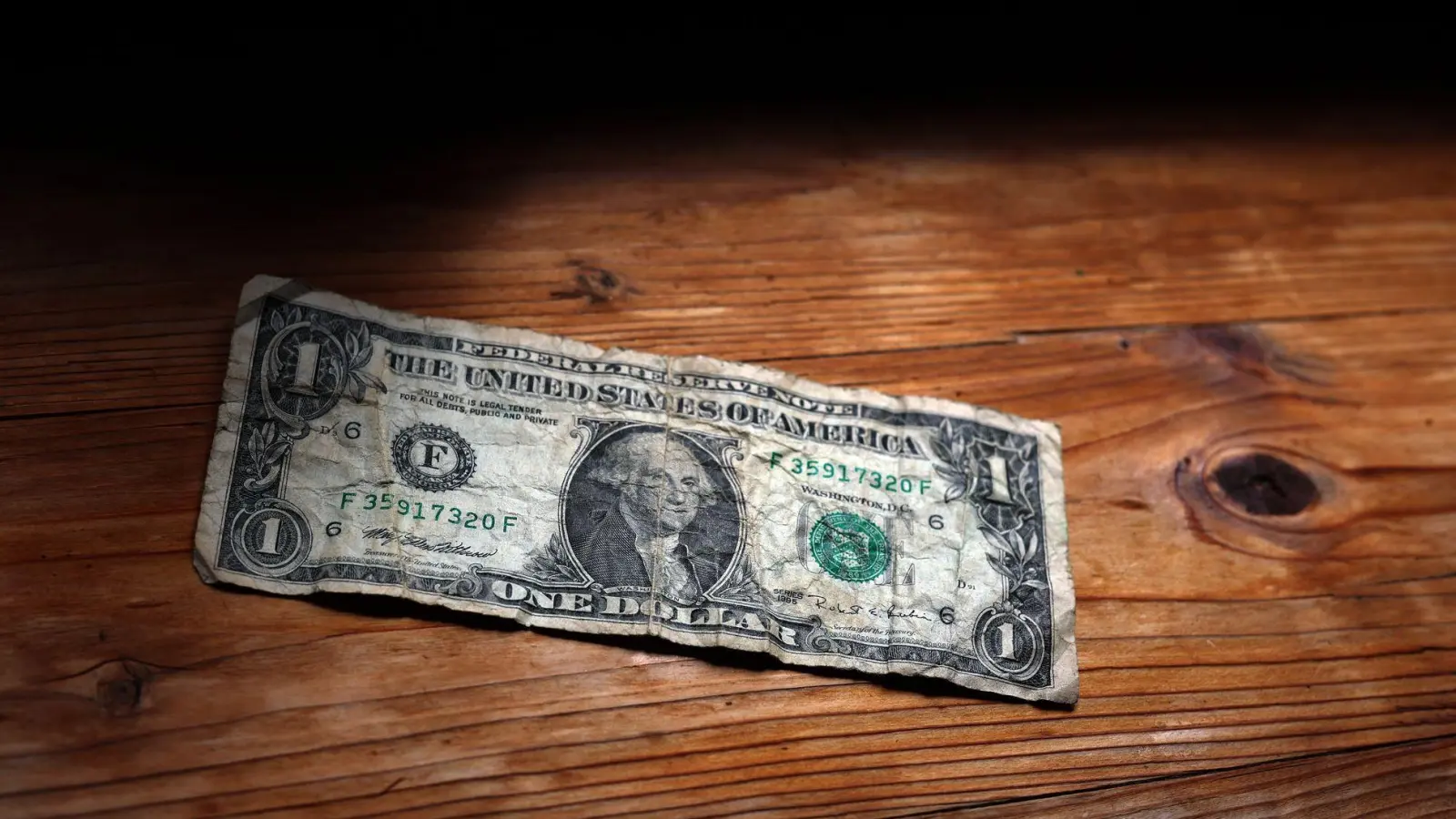 Der Dollar ist globale Reservewährung. Doch die schnell steigende Staatsverschuldung weckt Zweifel an der finanziellen Stabilität der USA. (Foto: Karl-Josef Hildenbrand/dpa)