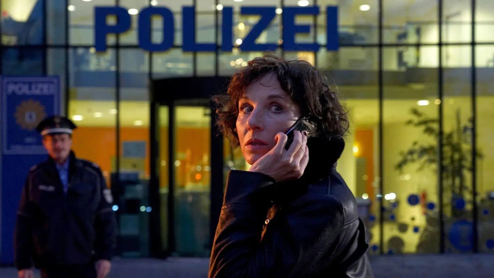 Nina Rubin (Meret Becker) in einer Szene des ARD-Krimis „Tatort - Das Mädchen, das allein nach Haus&#39; geht“. (Foto: Hans Joachim Pfeiffer/rbb/ARD/dpa)