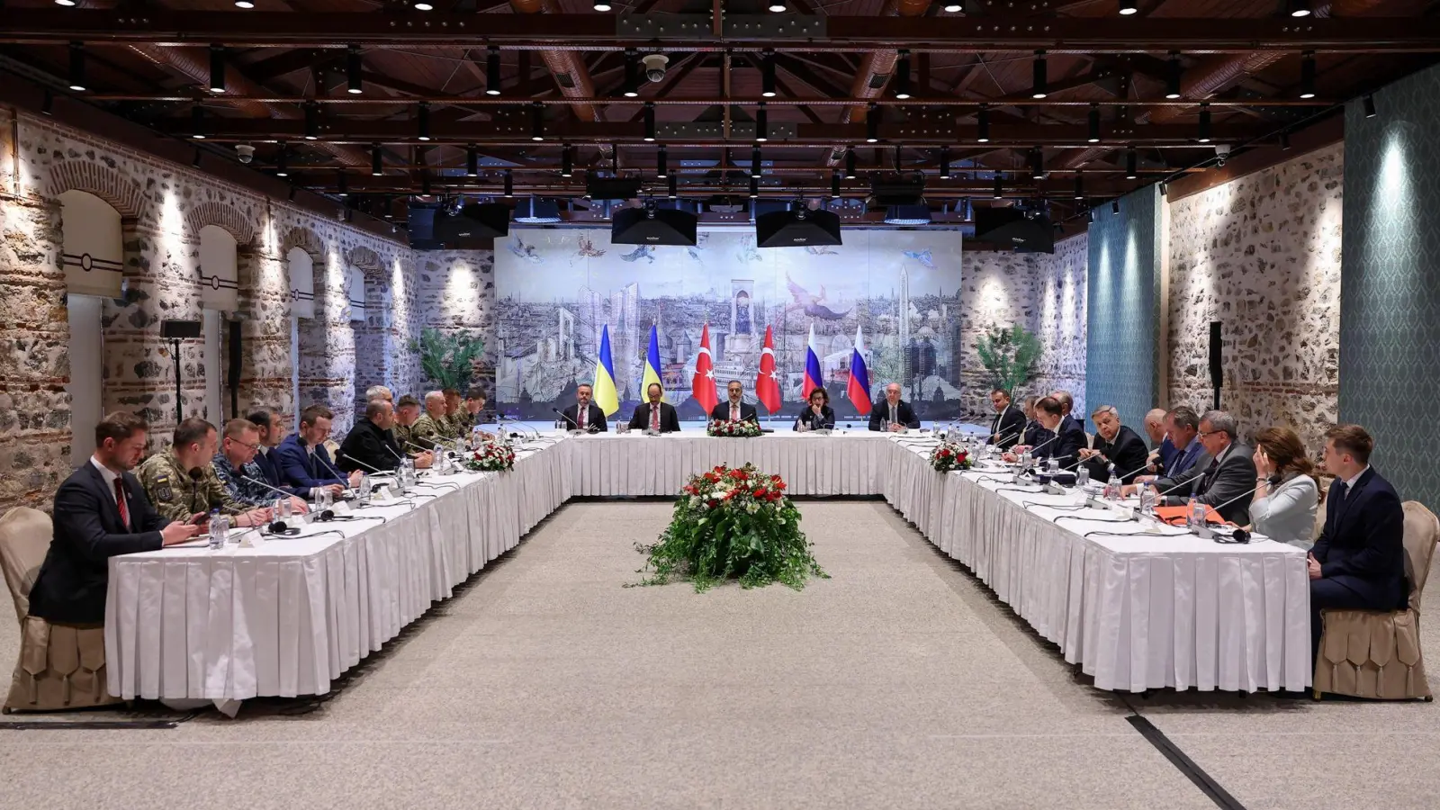 Zweimal haben sich russische und ukrainische Unterhändler seit Mai zu Verhandlungen in Istanbul getroffen. (Archivbild) (Foto: Handout/Türkisches Außenministerium/dpa)