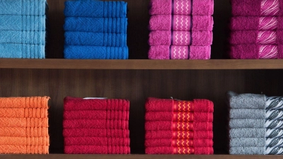 Ordnungszwänge drehen sich oft um Symmetrie und Perfektion: Betroffene verspüren enorme innere Anspannung oder befürchten sogar ein Unglück, sollten etwa Handtücher nicht perfekt gefaltet sein. (Foto: Sebastian Kahnert/dpa/dpa-tmn)