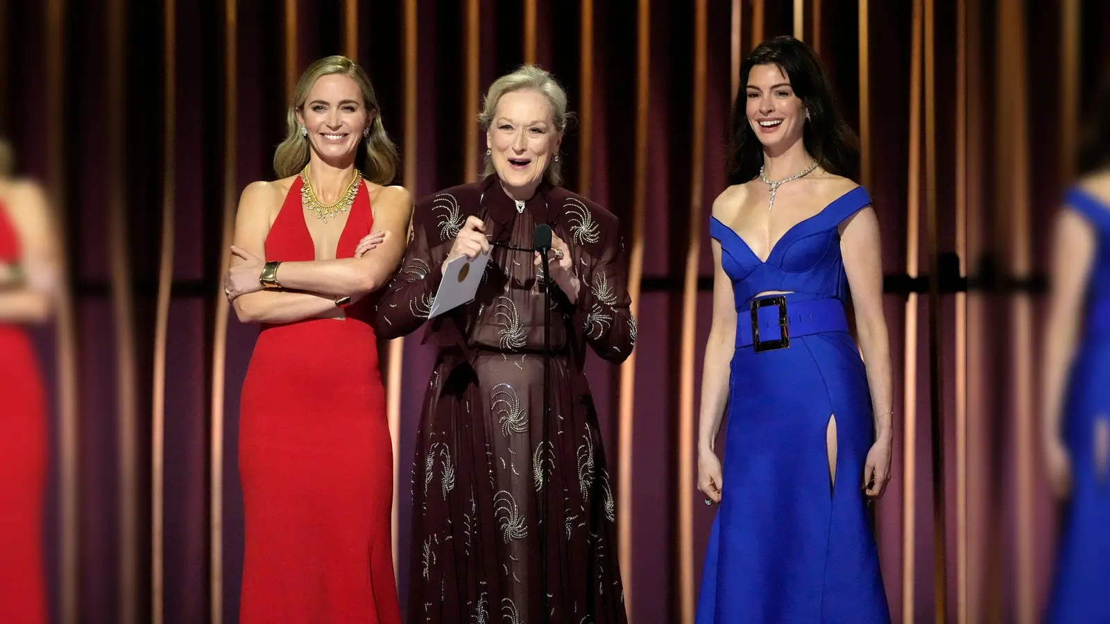 Fast 20 Jahre nach Erscheinen der Komödie „Der Teufel trägt Prada“ zeigt sich Anne Hathaway in ihrer Fortsetzungs-Rolle als Andy Sachs. (Archivbild) (Foto: Chris Pizzello/Invision via AP/dpa)