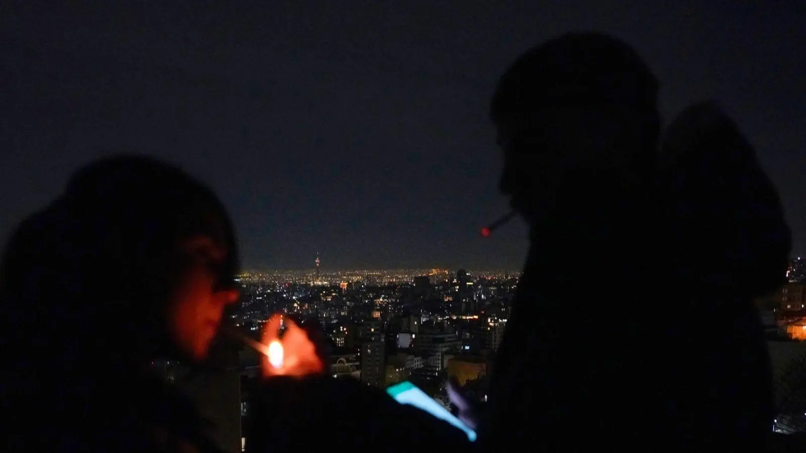 Seit Wochen lebt der Iran im Schatten eines Krieges, der jederzeit wieder aufflammen kann.  (Foto: ---/dpa)