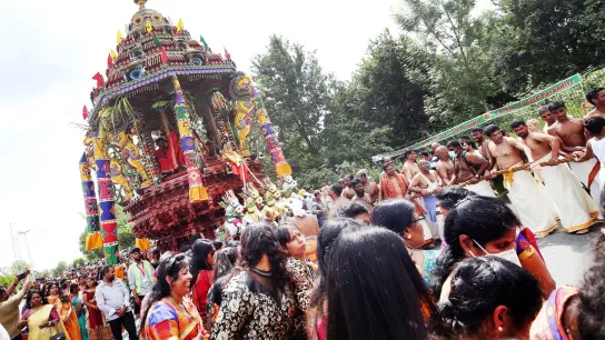Große Hindu-Prozession in Hamm. (Foto: Roland Weihrauch/dpa)