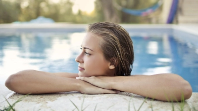 Sorgt für Abkühlung an heißen Tagen: ein Pool im eigenen Garten.  (Foto: Pixabay)