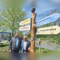 Bernhard Breunig (links) und Karl Ballmann – hier am Rieser Berg – lenkten über Jahrzehnte die Geschicke Hemmersheims. (Foto: privat)