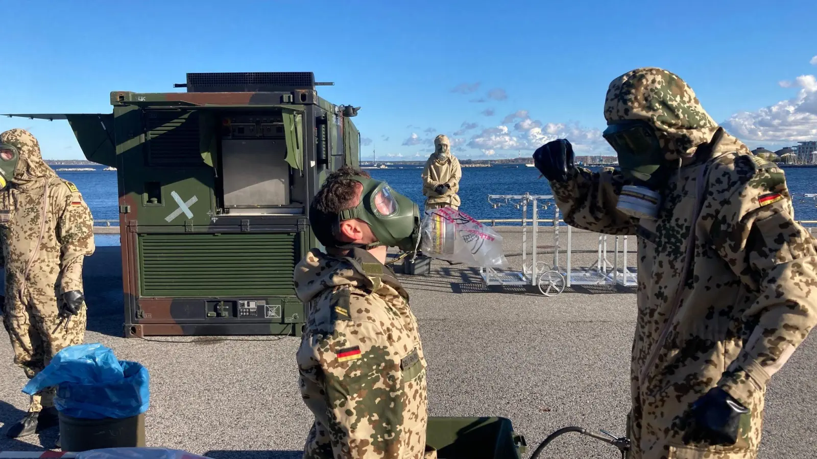 Spezialisierte Bundeswehrkräfte von Luftwaffe und Marine üben noch bis Ende Oktober in Estland den Schutz von kritischer Infrastruktur. (Foto: Alexander Welscher/dpa)