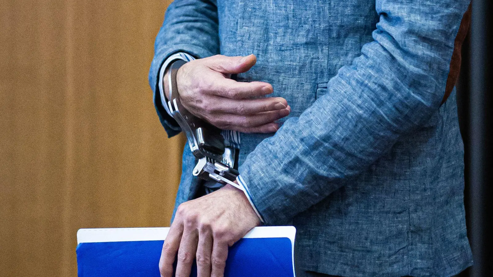 Der im Fall „Maddie“ Verdächtige sitzt im Gefängnis. Wegen einer skurrilen Zahlung ist aber unklar, wie lange noch. (Archivbild)  (Foto: Moritz Frankenberg/dpa Pool/dpa)