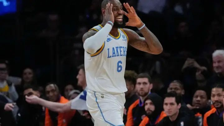 Gegen die New York Knicks holte LeBron James 28 Punkte, 11 Vorlagen und 10 Rebounds. (Foto: Frank Franklin Ii/AP/dpa)