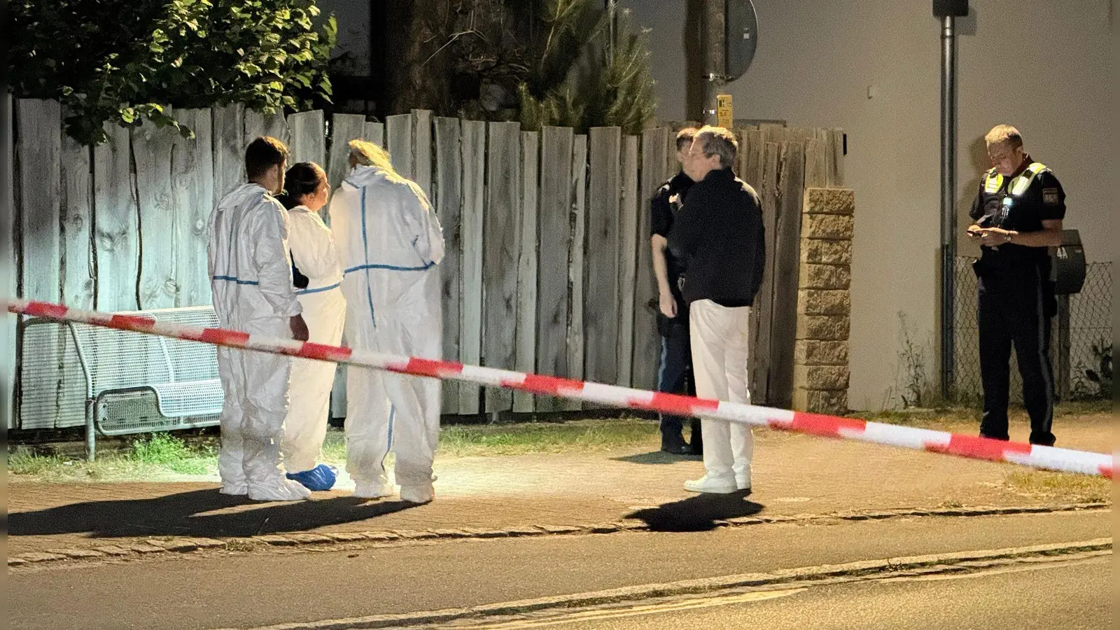 Die beiden Gruppen trafen laut der Polizei zufällig am Bahnhof in Ramsberg aufeinander. (Foto: Goppelt/Vifogra /dpa)