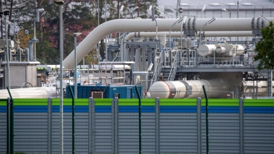 Blick auf Rohrsysteme und Absperrvorrichtungen in der Gasempfangsstation von Nord Stream 2. (Archivbild) (Foto: Stefan Sauer/dpa)