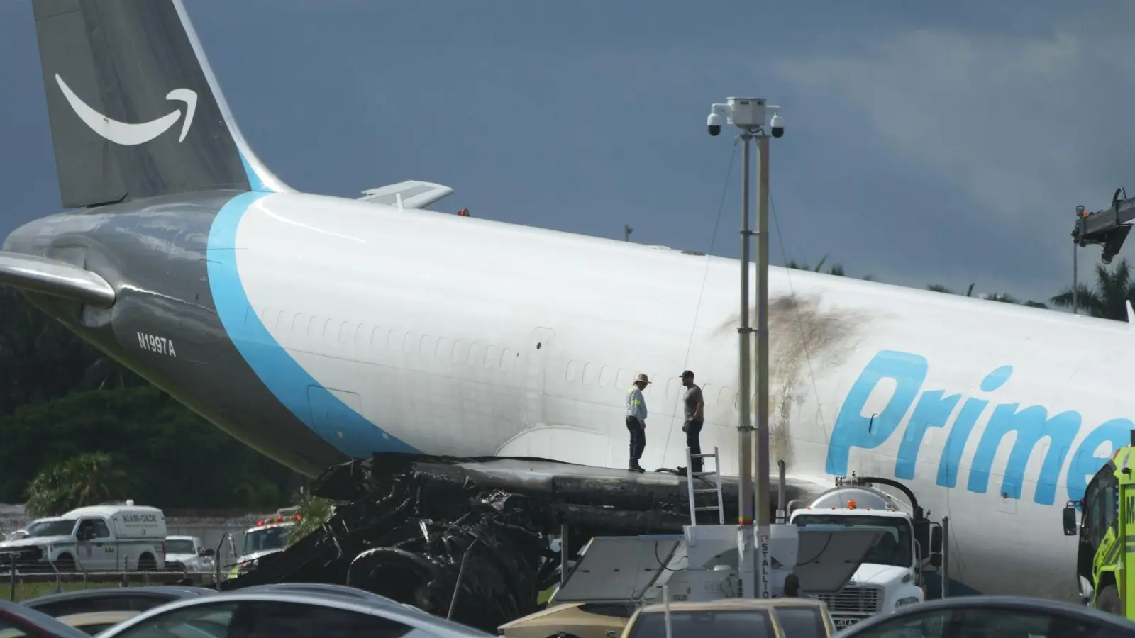 Das Flugzeug schoss über die Landebahn hinaus.  (Foto: Lynne Sladky/AP/dpa)