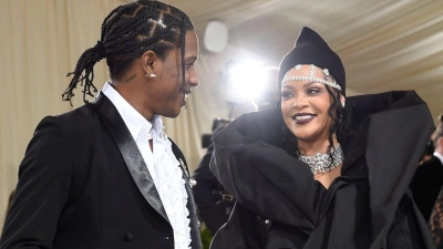 Geübt im großen Auftritt: Im Januar hatten Rihanna und Asap Rocky mit einer Serie von Fotos bekannt gemacht, dass sie ihr erstes gemeinsames Kind erwarten. (Foto: Evan Agostini/Invision via AP/dpa)