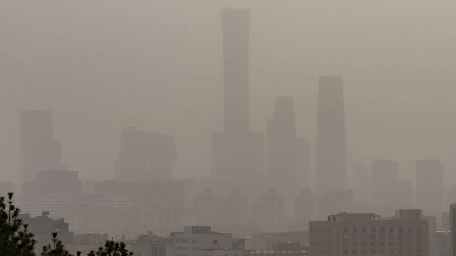 Sandsturm in Peking. (Foto: ---/Kyodo/dpa)