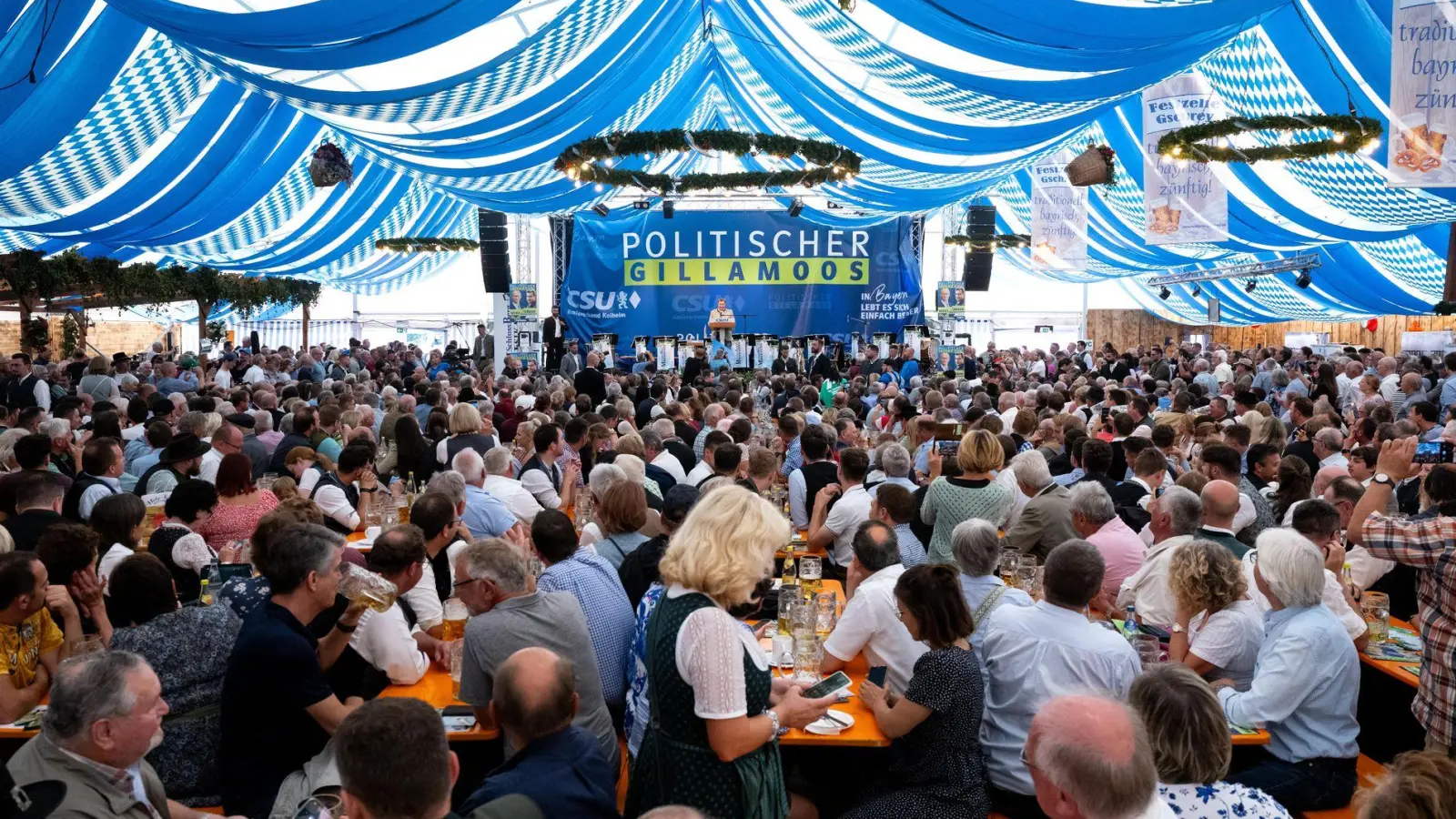 Am Montag steht beim Gillamoos der Politische Frühschoppen auf der Agenda. (Symbolbild) (Foto: Sven Hoppe/dpa)