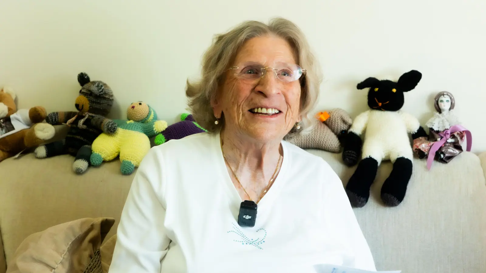 Lina Glatz freut sich über die Glückwunschschreiben zu ihrem 106. Geburtstag. (Foto: Evi Lemberger)