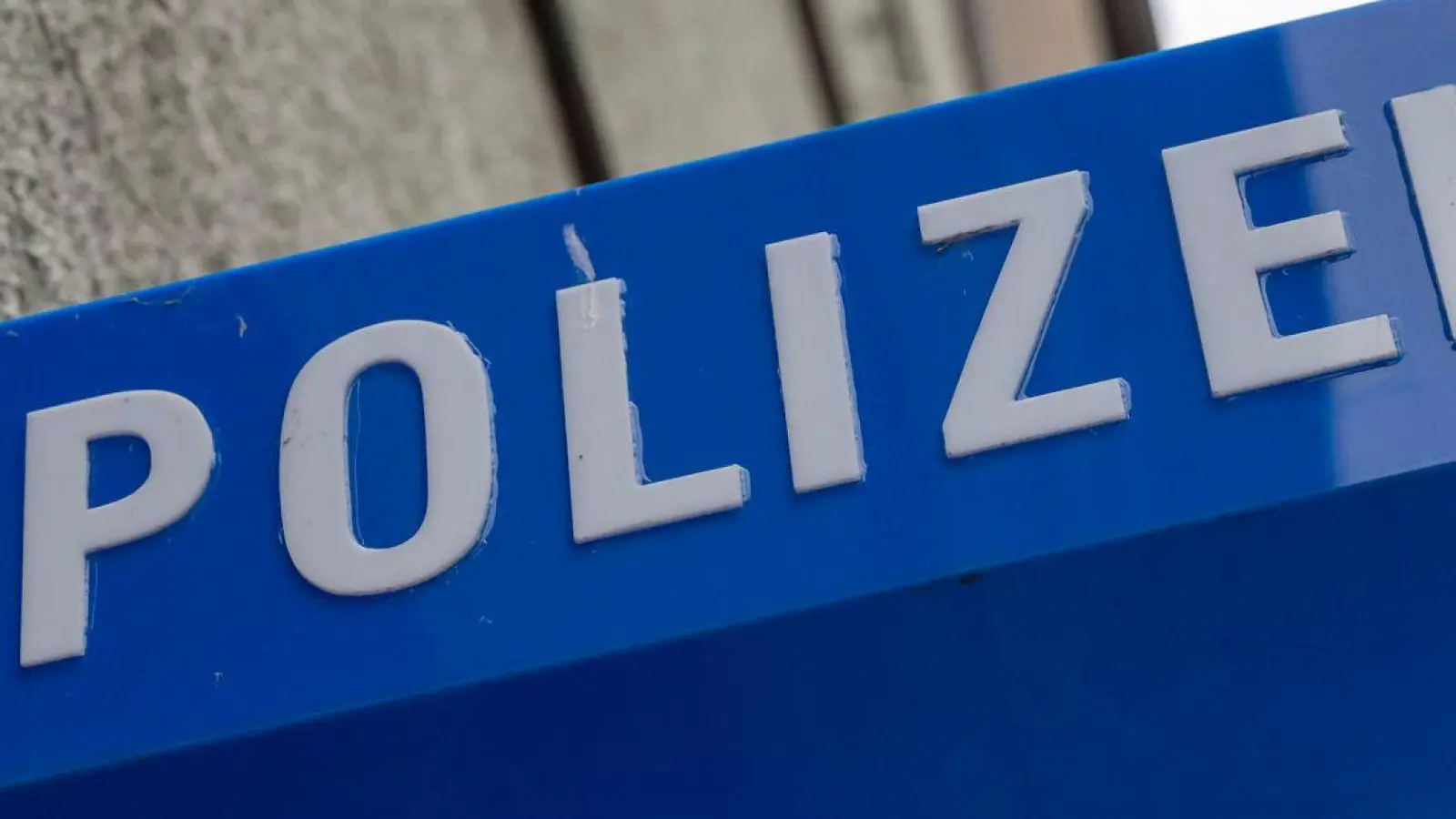 Als die Frau Anzeige erstattete, hatte sie bereits mehr als 100.000 Euro an die Betrüger gezahlt. (Symbolbild) (Foto: Peter Kneffel/dpa)