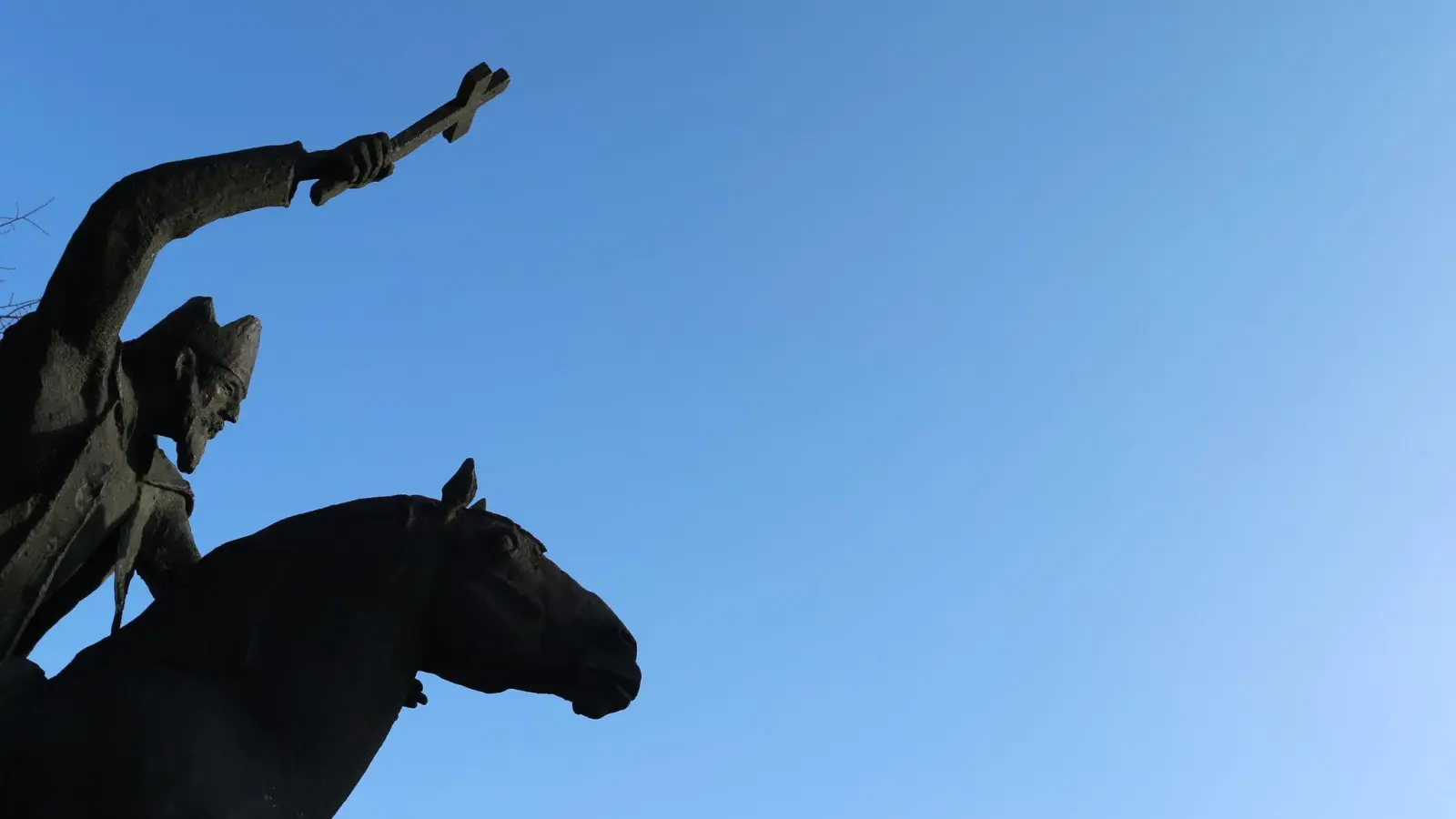 Im Bistum Augsburg wurde eine Studie zum Umgang mit sexuellem Missbrauch in der Kirche vorgestellt. (Symbolbild) (Foto: Karl-Josef Hildenbrand/dpa)
