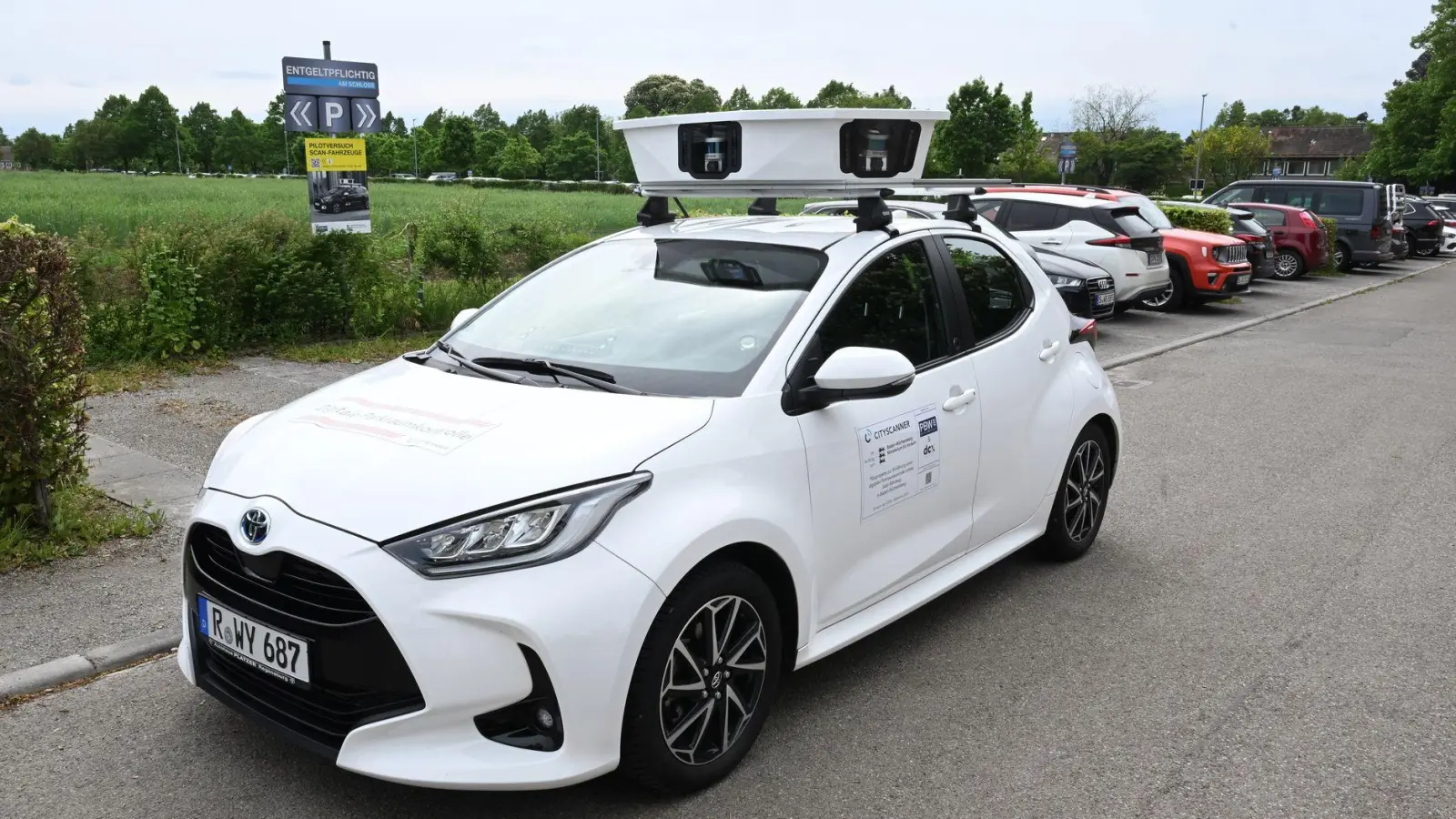 Heidelberg setzt als eine der ersten Kommune bundesweit auf ein Scan-Auto im Kampf gegen Parksünder - hier ein Scan-Fahrzeug bei einem Modellversuch auf dem Parkplatz der Universität Hohenheim bei Stuttgart. (Archivbild) (Foto: Bernd Weißbrod/dpa)
