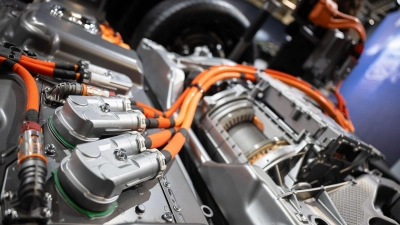 Die Produktion von Lithiumbatterien für Elektro-Autos steigt, zugleich ist die Abhängigkeit von China groß. (Archivbild) (Foto: Sebastian Christoph Gollnow/dpa)