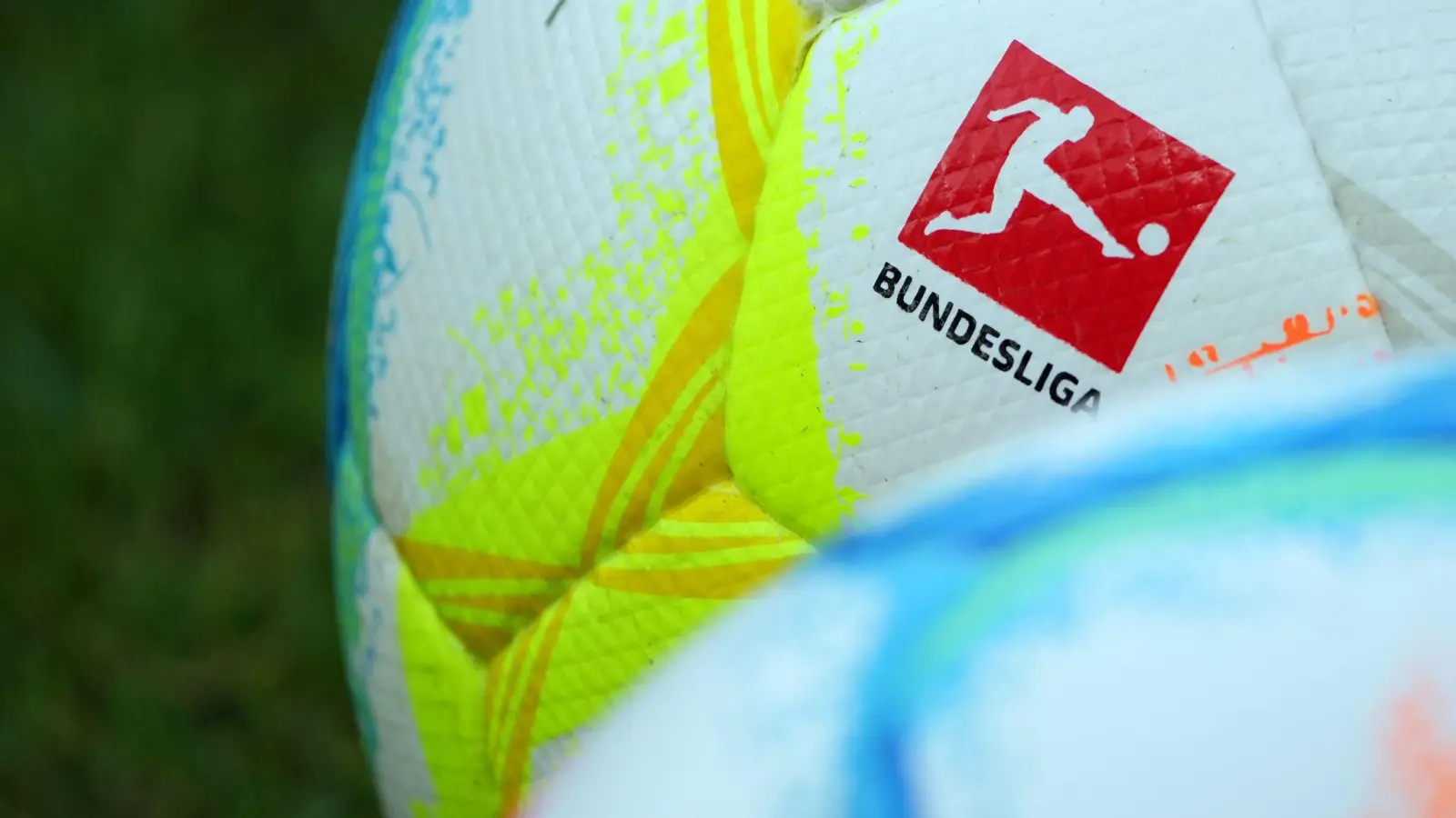 Der BVB und RB Leipzig eröffnen den 23. Spieltag der Fußball-Bundesliga. (Foto: Soeren Stache/dpa/Symbolbild)