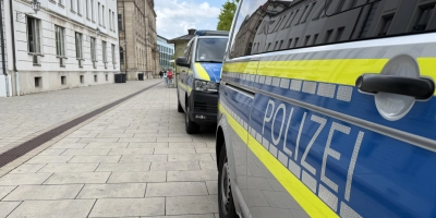 Groß war für die Verhandlung das Aufgebot der Polizei im Justizzentrum an der Ansbacher Promenade. Noch nie waren die Sicherheitsauflagen in einem Jugendprozess so umfassend. (Foto: Manfred Blendinger)