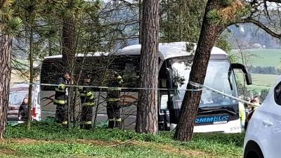 Nach Angaben des slowakischen Innenministeriums ereignete sich der Unfall bei einem Kirchentreffen junger Gläubiger, bei dem der Bus zehn Personen erfasste. (Foto: Adriana Hudecova/easyfoto/TASR/dpa)