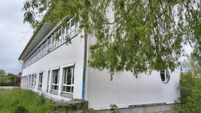 Die Merkendorfer Grundschule bekommt einen Anbau. Hintergrund ist der Anspruch auf Ganztagesbetreuung. Das Vorhaben ist mit 3,5 Millionen Euro veranschlagt. (Foto: Robert Maurer)