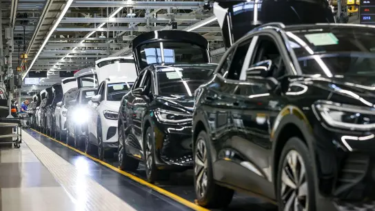 Den Auto-Importeuren zufolge zeigt sich am Neuwagen-Markt derzeit eine Kaufzurückhaltung. (Foto: Jan Woitas/dpa)