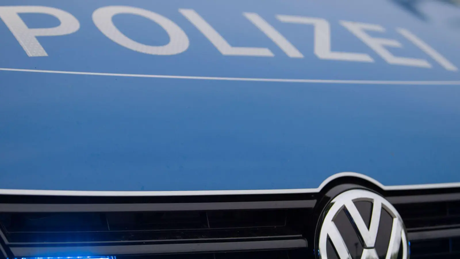 Die Polizei hält die Jugendlichen an. (Symbolbild) (Foto: Lino Mirgeler/dpa)