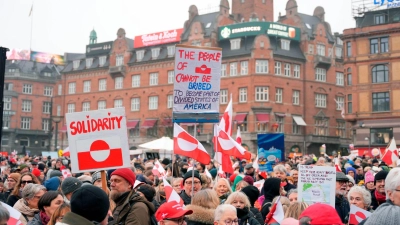 Die Menschen in Kopenhagen machen ihre Solidarität mit Grönland deutlich. (Foto: Emil Helms/Ritzau Scanpix Foto via AP/dpa)