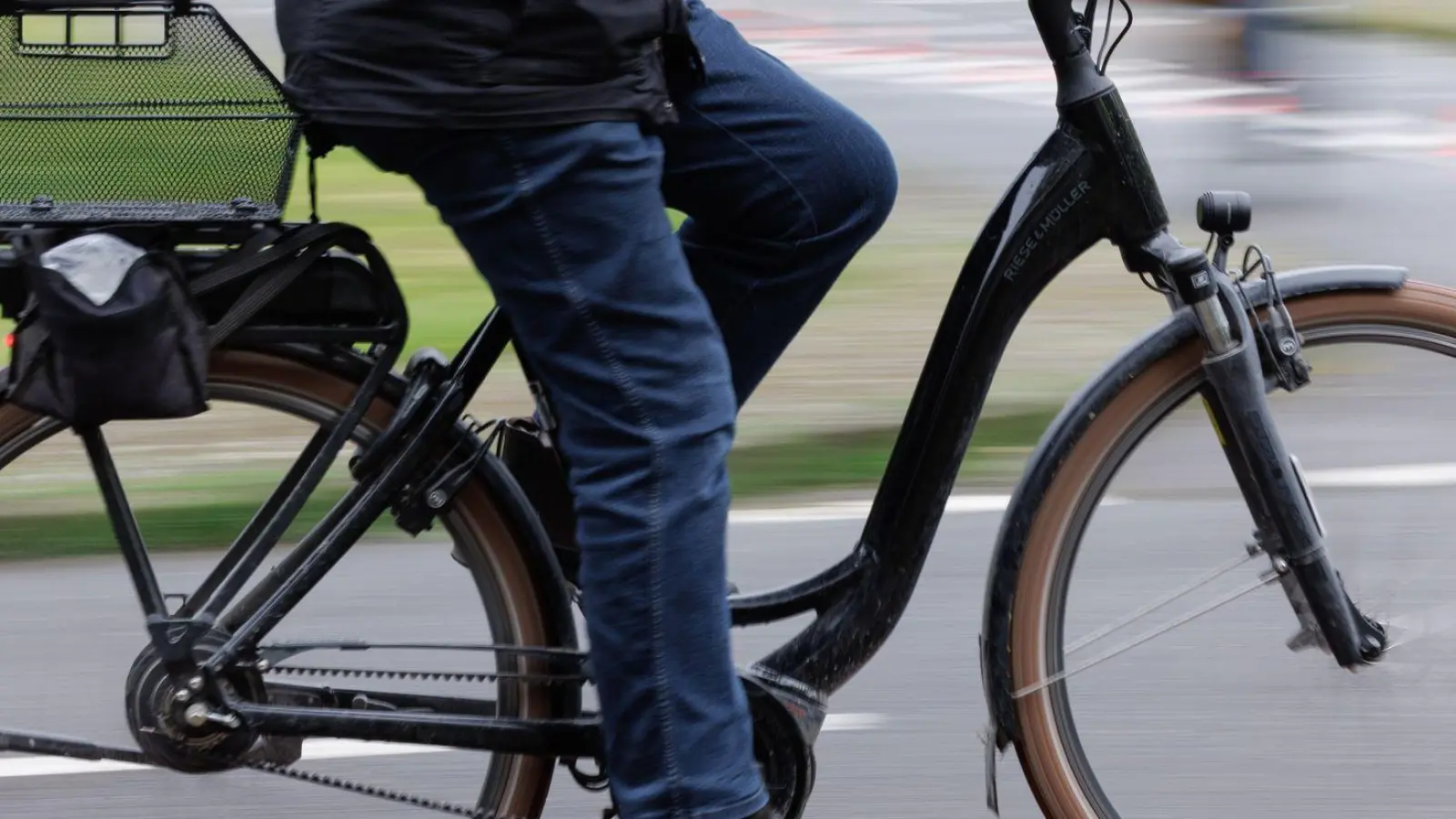 Der Anteil der jüngeren Menschen, die mit den Rädern verunglücken, steigt. (Foto: Friso Gentsch/dpa)
