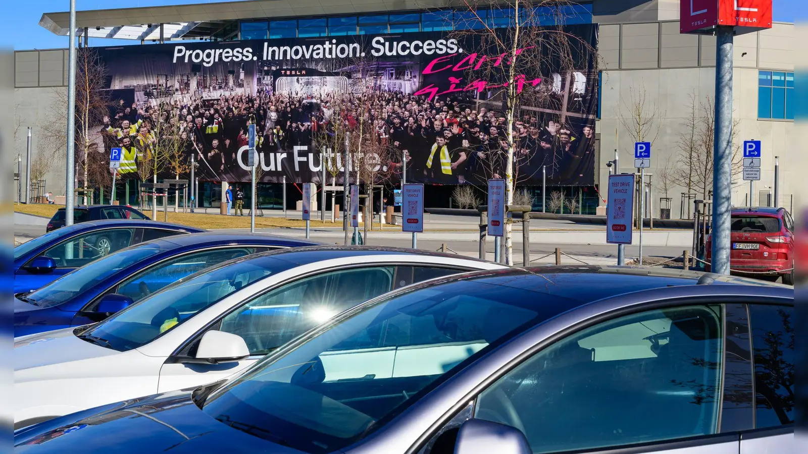 Die Staatsanwaltschaft Frankfurt (Oder) äußert sich zu Ermittlungen nach einem Vorwurf von Tesla gegen die IG Metall. (Archivbild) (Foto: Patrick Pleul/dpa)